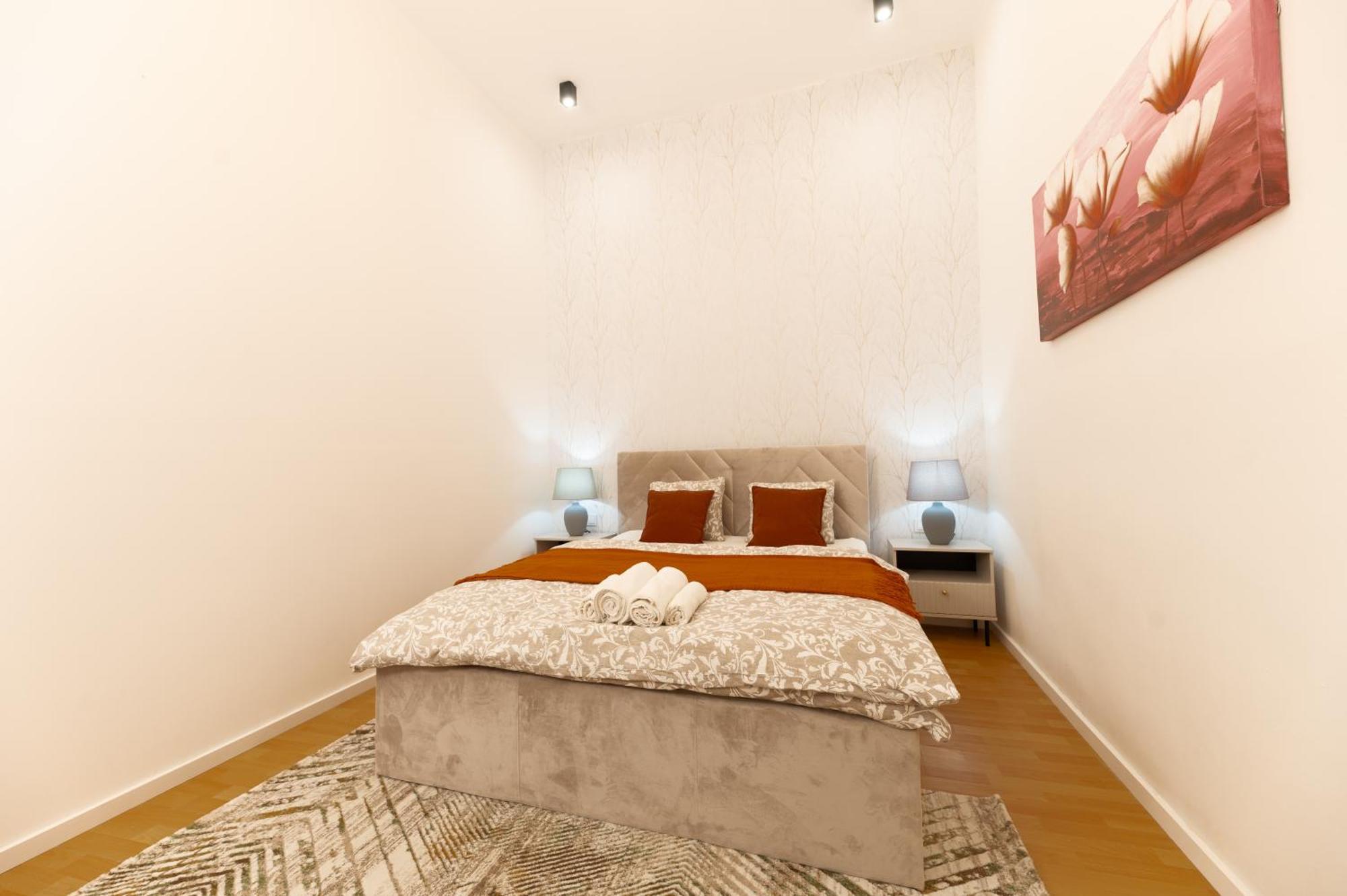 Superior N' Cozy Mozsar 6 In The Heart Of Apartment