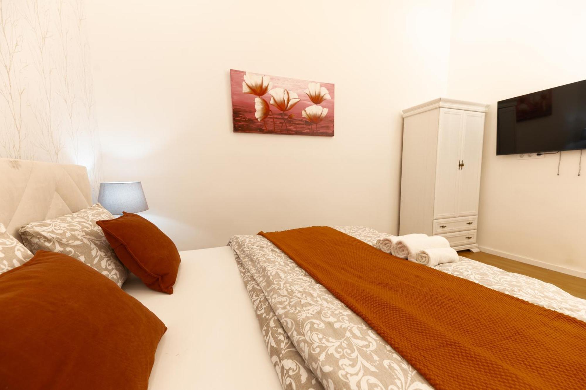 Superior N' Cozy Mozsar 6 In The Heart Of Apartment